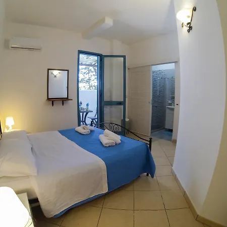 Rooms&apartments La -