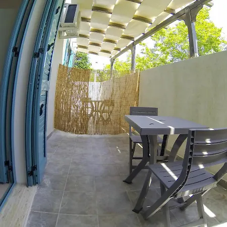 Rooms&apartments La -