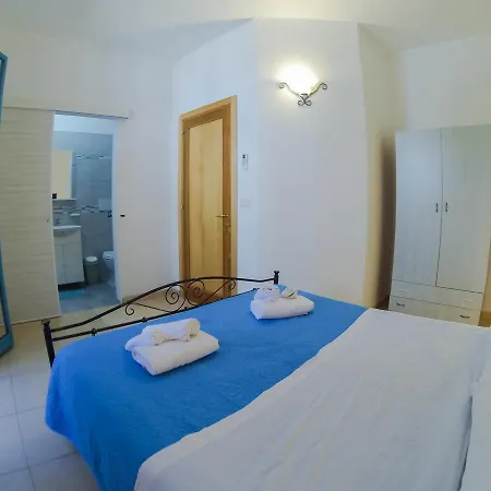 Rooms&apartments La -
