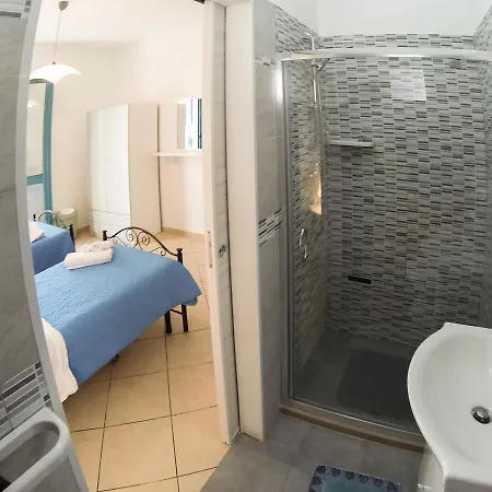 Rooms&apartments La -